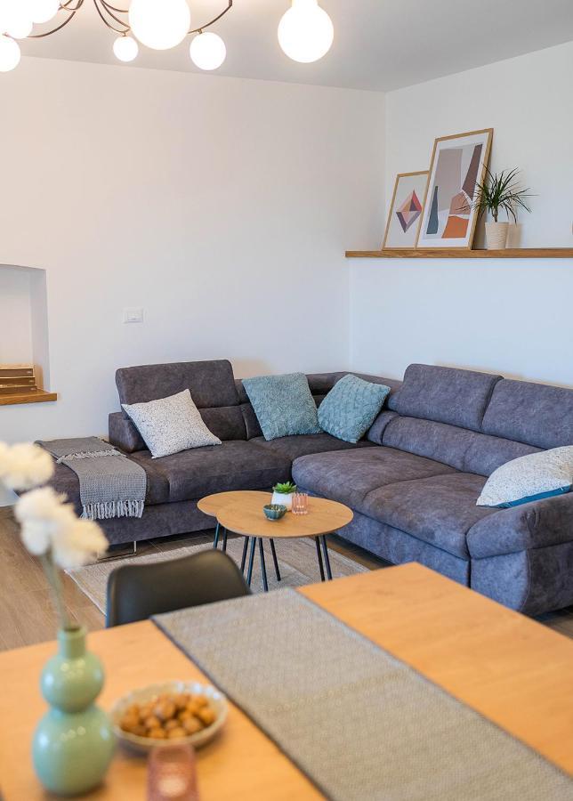 Apartment Aura *