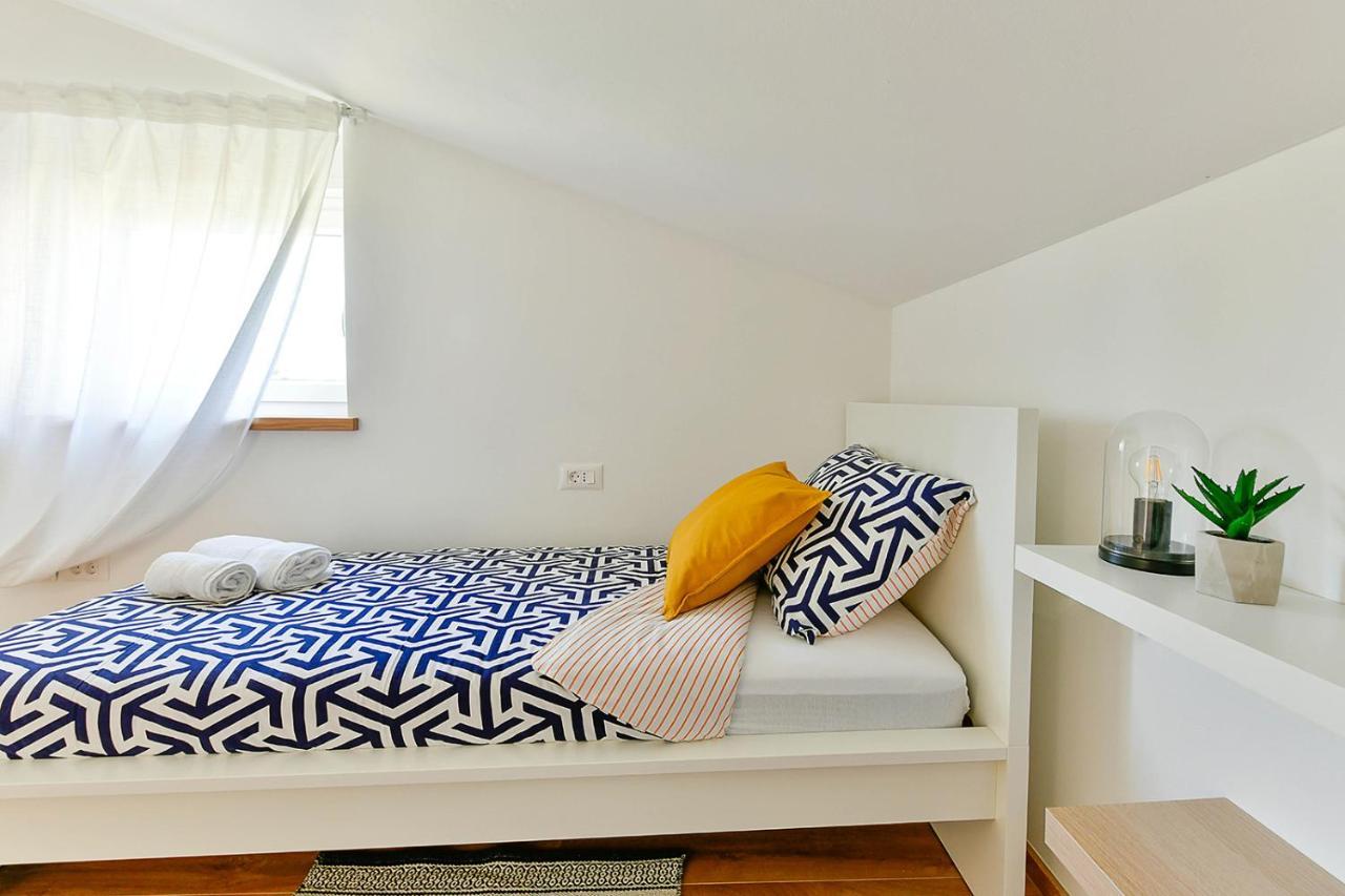 Aura Apartment *